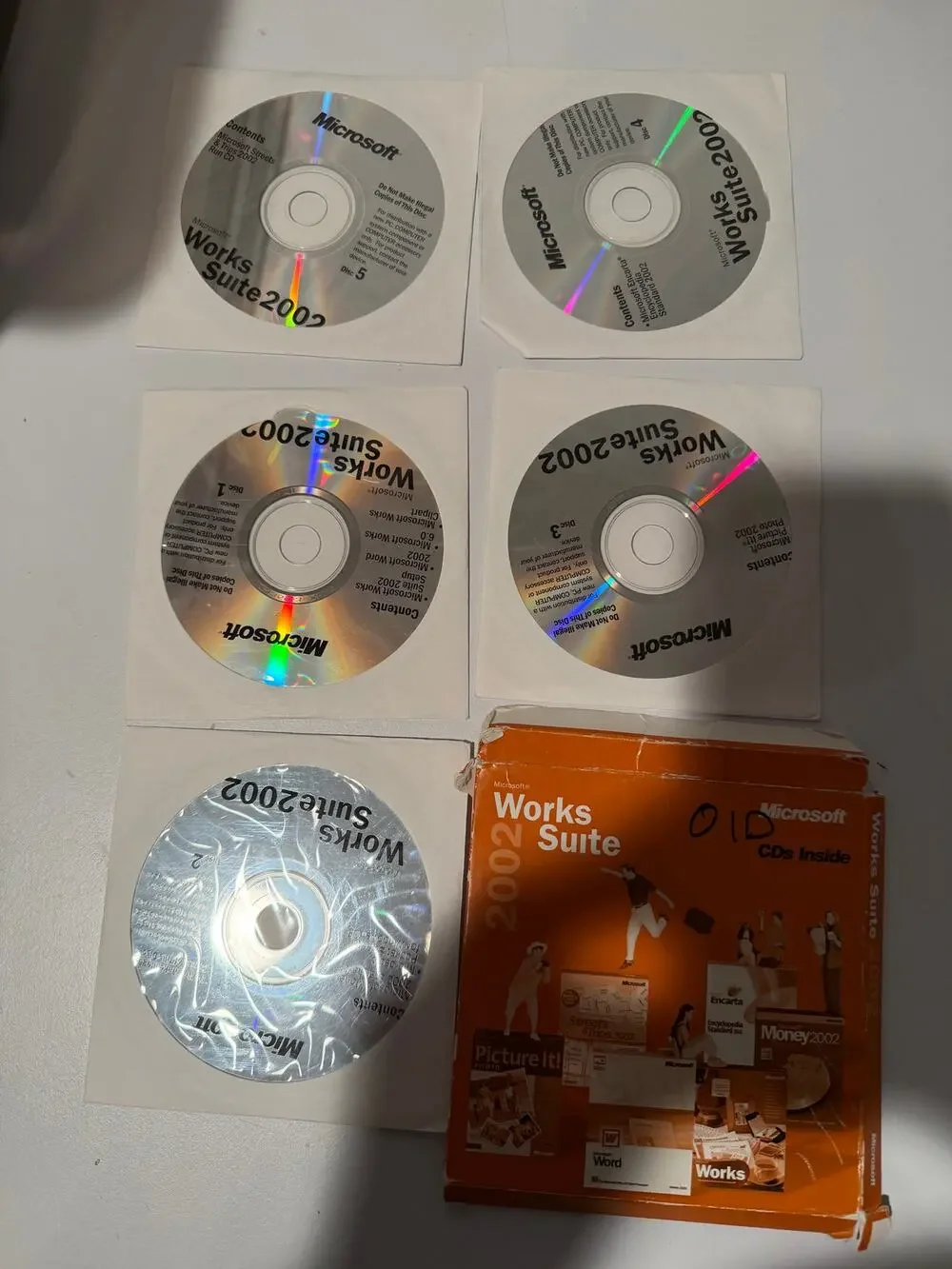 Microsoft Works Suite 2002 w/ product key (Word, Works, Money, Encarta, &c.)